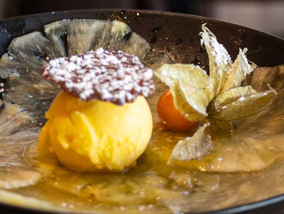 Tranches d'ananas, boule de glace